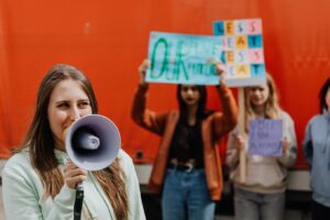 Kỹ năng Advocacy: Làm thế nào để đại diện và bảo vệ quyền lợi khách hàng hiệu quả?